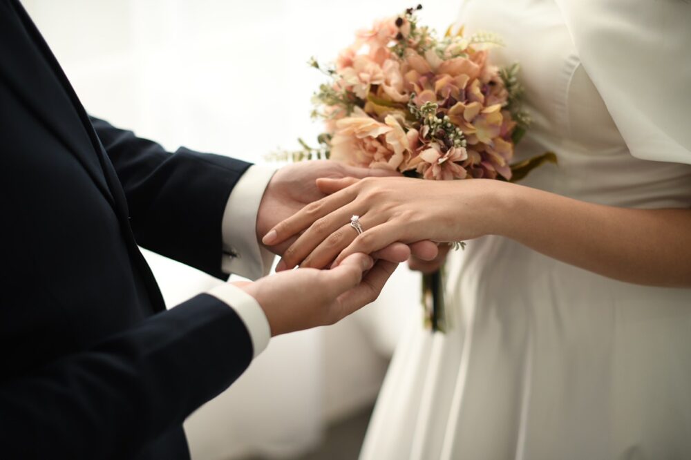 Nên chi bao nhiêu tiền cho một cặp nhẫn cưới