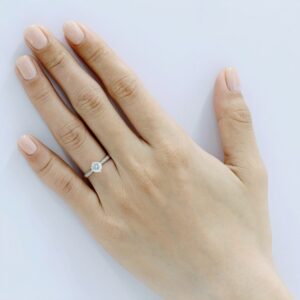 Nhẫn cầu hôn 10K CZ Fanstastic Light