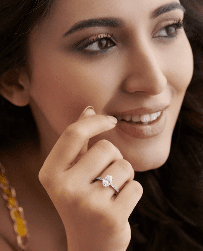 Nhẫn cầu hôn đeo ngón nào quy tắc vàng trong tập tục đính hôn