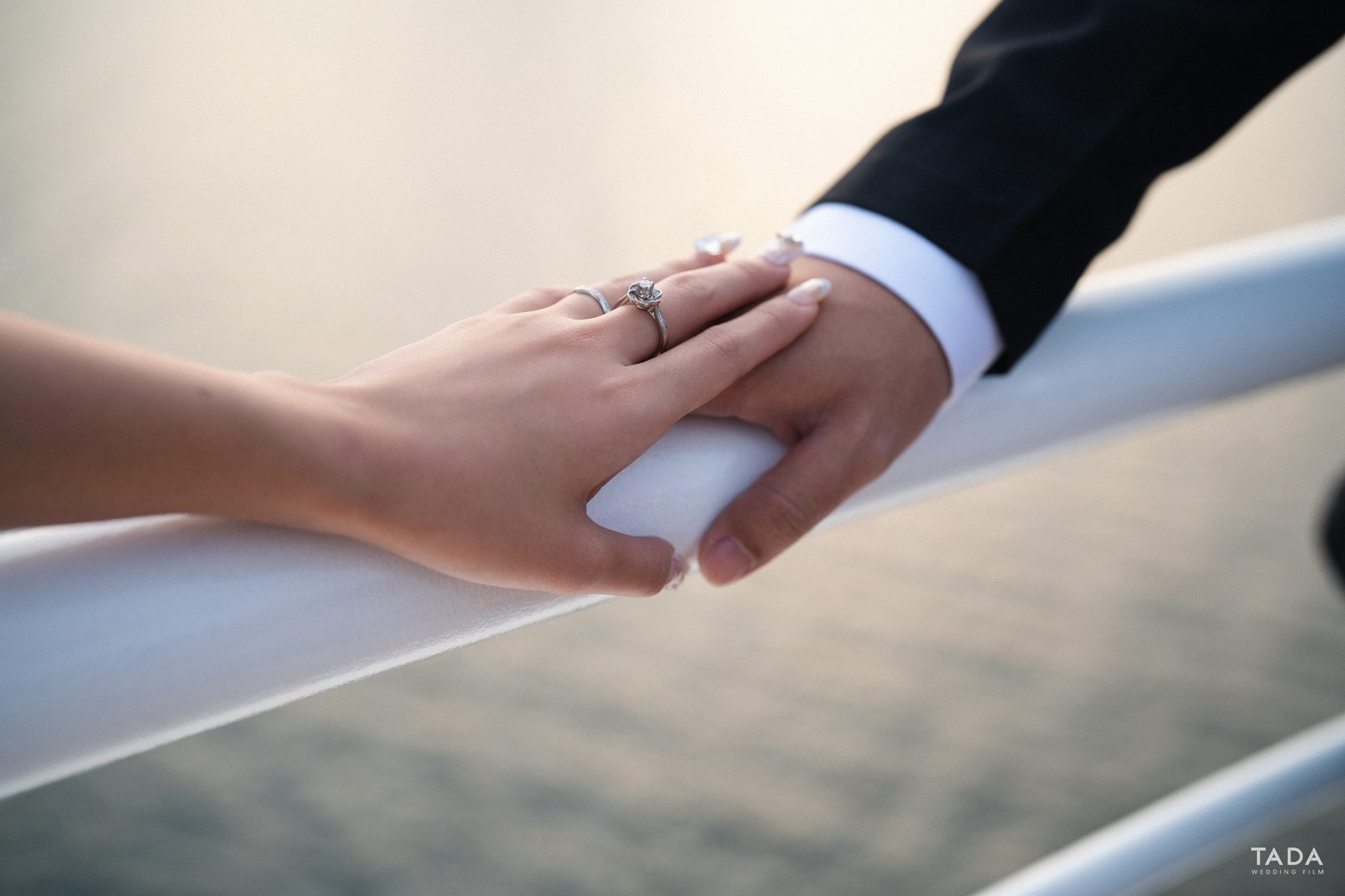 Nhẫn cưới vàng trắng có bị xỉn màu không