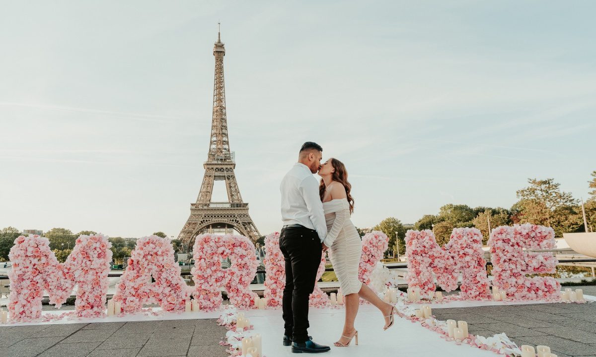 Nhẫn cầu hôn mua mấy cái?