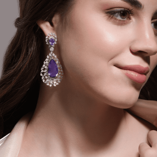 Bông tai màu tím biểu tượng cho sự sang trọng, quý phái 4