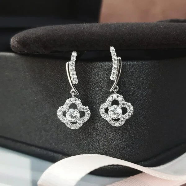 Bông tai vàng 24k biểu tượng của sự sang trọng và đẳng cấp