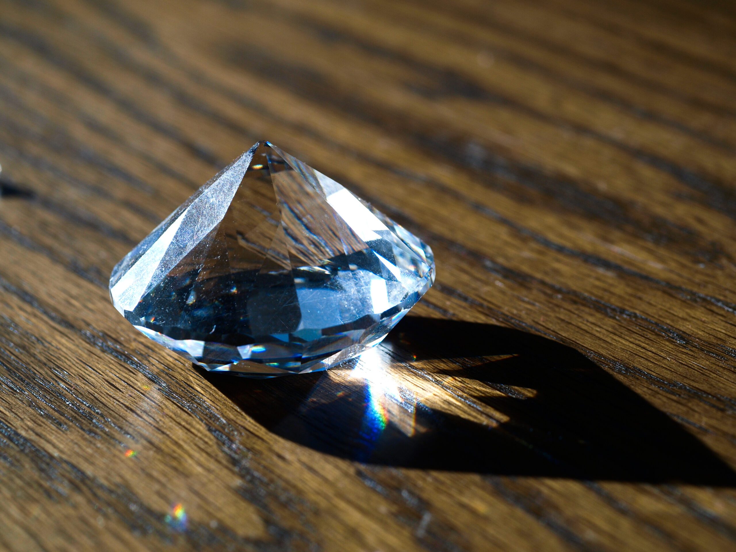 Tìm hiểu về giấy chứng nhận kim cương gra moissanite