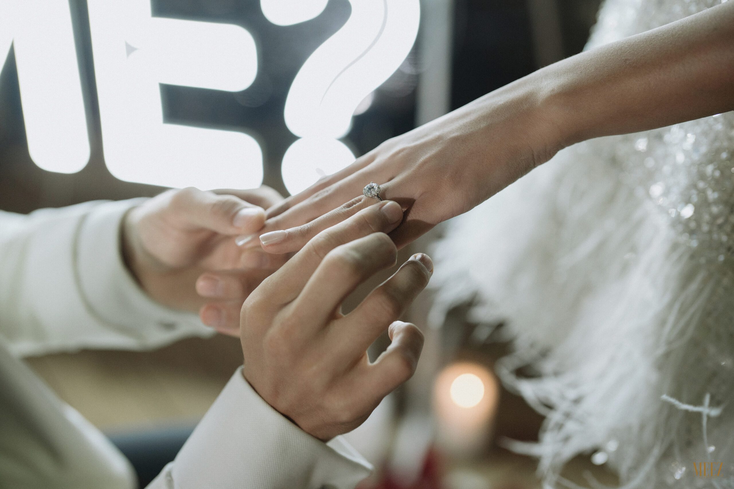 Mua nhẫn đính hôn thế nào để khiến nàng cảm động rơi nước mắt?