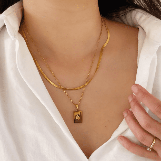 Mặt dây chuyền hình chữ nhật món trang sức vừa tinh tế, vừa độc đáo 2