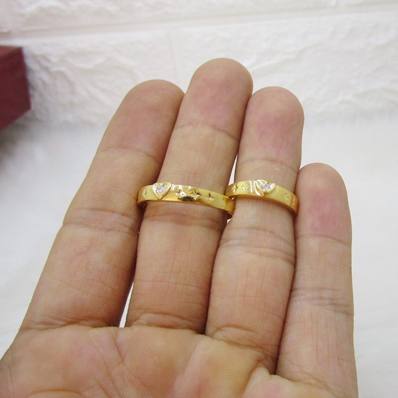 Nhẫn cưới nửa trái tim đưa ngày cưới của bạn lên một tầm cao mới