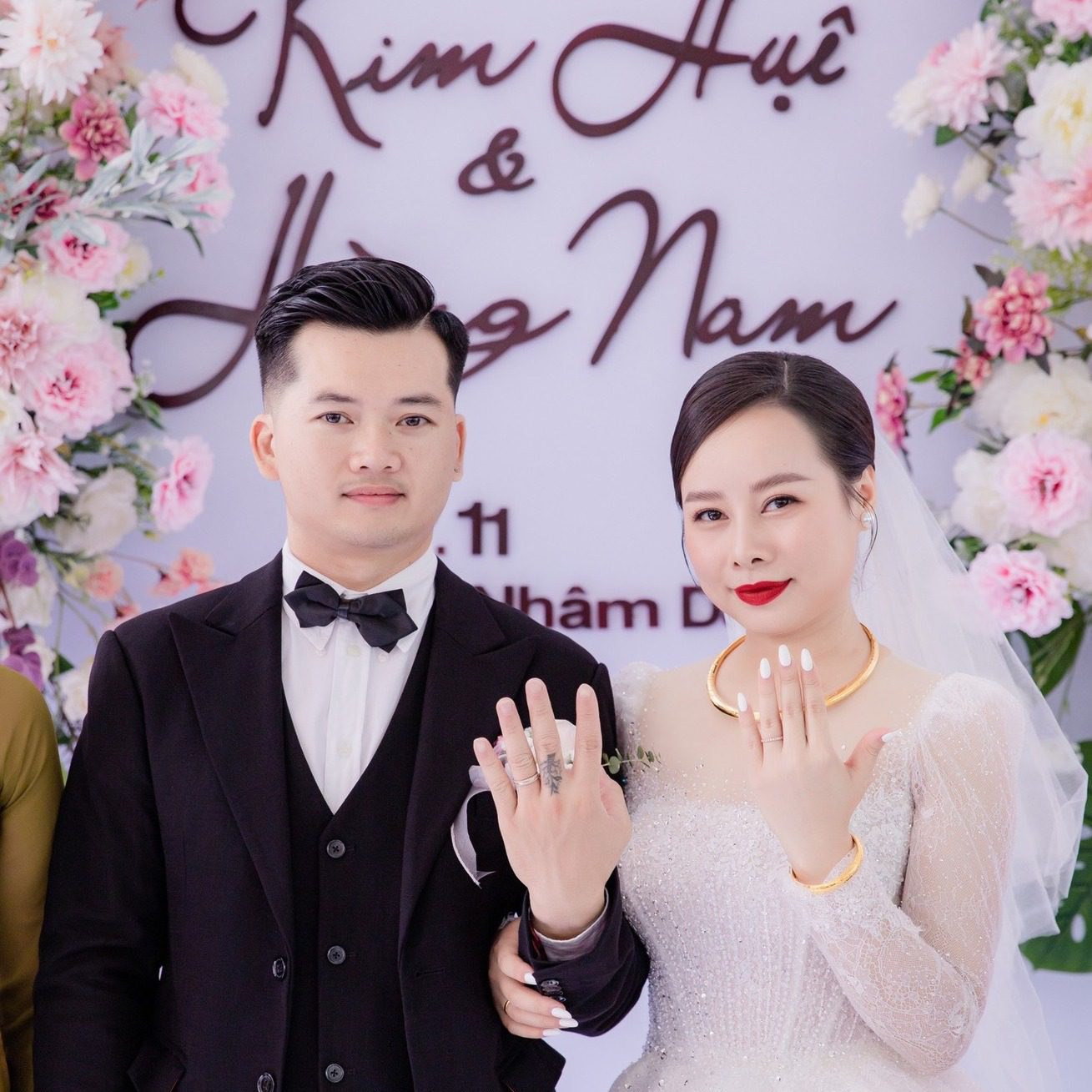 Nên mua nhẫn cưới vàng ta hay vàng tây