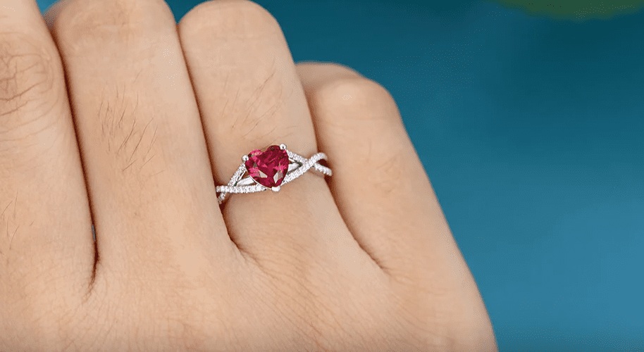 Nhẫn đá ruby nữ đẹp mang ý nghĩa may mắn và bền vững trong tình yêu 3