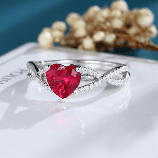Nhẫn đá ruby nữ đẹp mang ý nghĩa may mắn và bền vững trong tình yêu 4