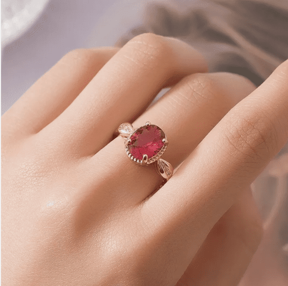 Nhẫn đá ruby nữ đẹp mang ý nghĩa may mắn và bền vững trong tình yêu