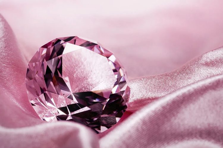 Tất tần tật những điều bạn cần biết về nhẫn kim cương hồng