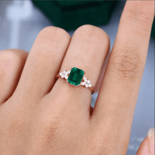 Nhẫn ngọc lục bảo nữ biểu tượng của sự thanh lịch quyền quý 4