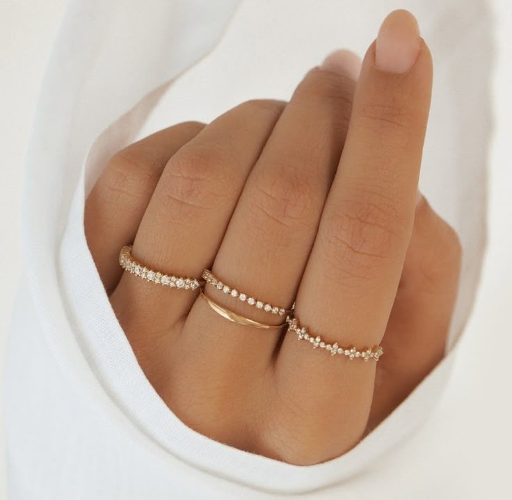 Nhẫn vàng 18K nữ giá dưới 5 triệu thời thượng lấp lánh sắc vàng