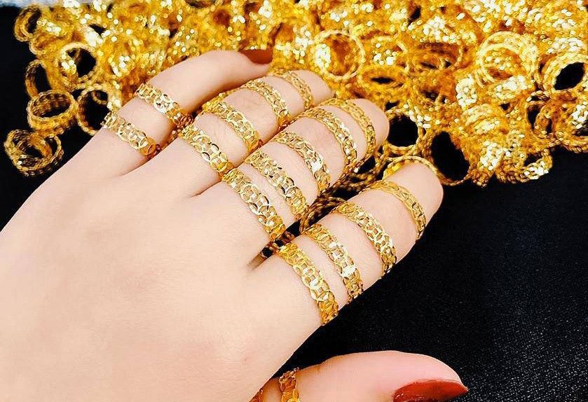 Nữ đeo nhẫn kim tiền ngón nào