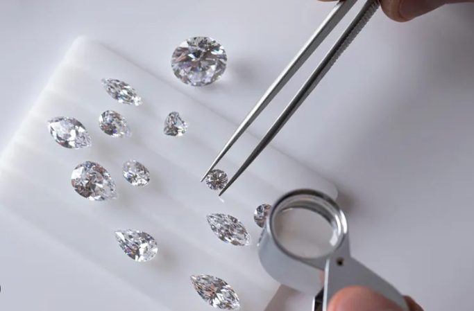 Các loại đá kim cương nhân tạo nào phổ biến trong trang sức