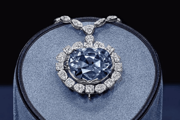 Vòng cổ đính kim cương The Hope Diamond