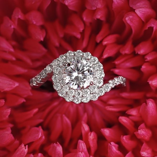 Ưu – nhược điểm của nhẫn vàng 18K xi trắng