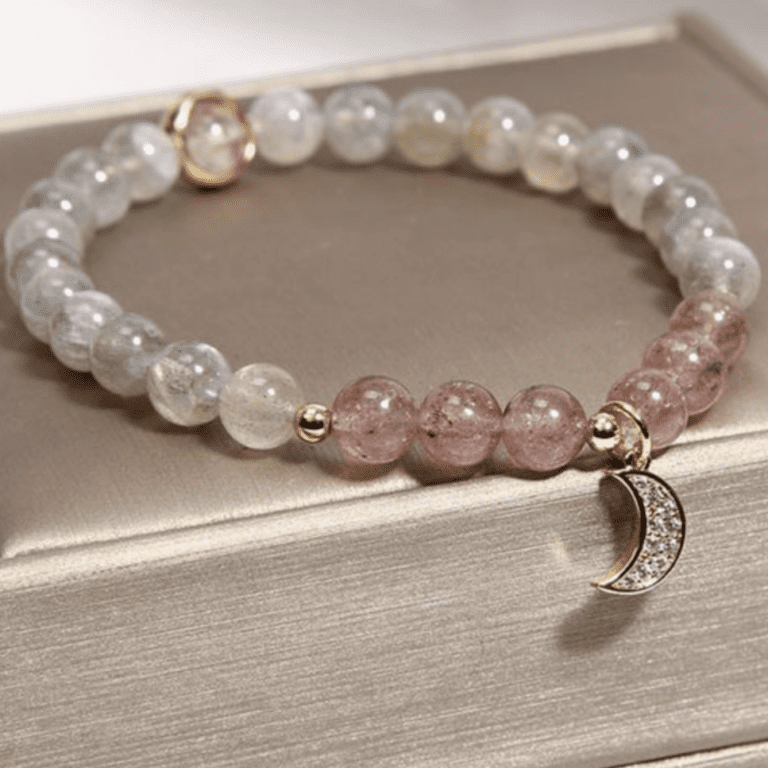 Vòng đá mix charm vàng: sự kết nối giữa tự nhiên và hiện đại