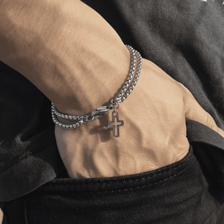 Vòng tay charm nam- sự lựa chọn hoàn hảo thể hiện cá tính và phong cách