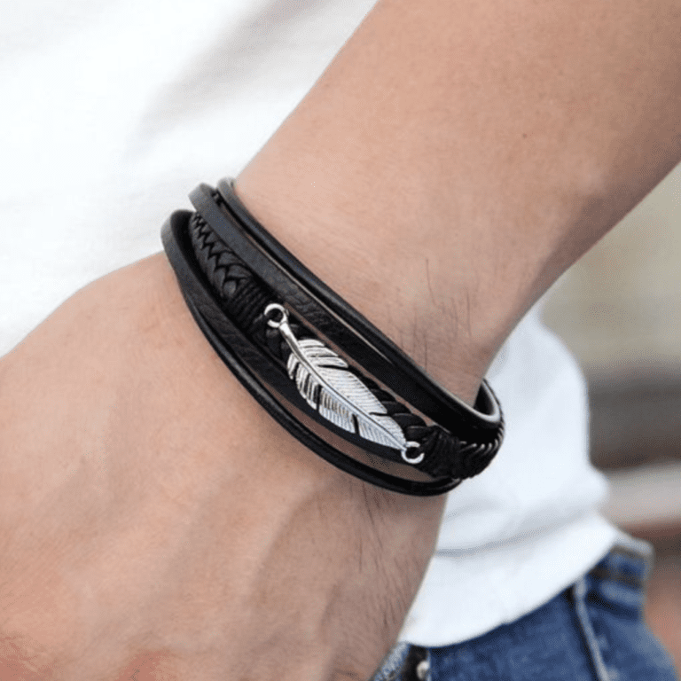 Vòng tay charm nam- sự lựa chọn hoàn hảo thể hiện cá tính và phong cách