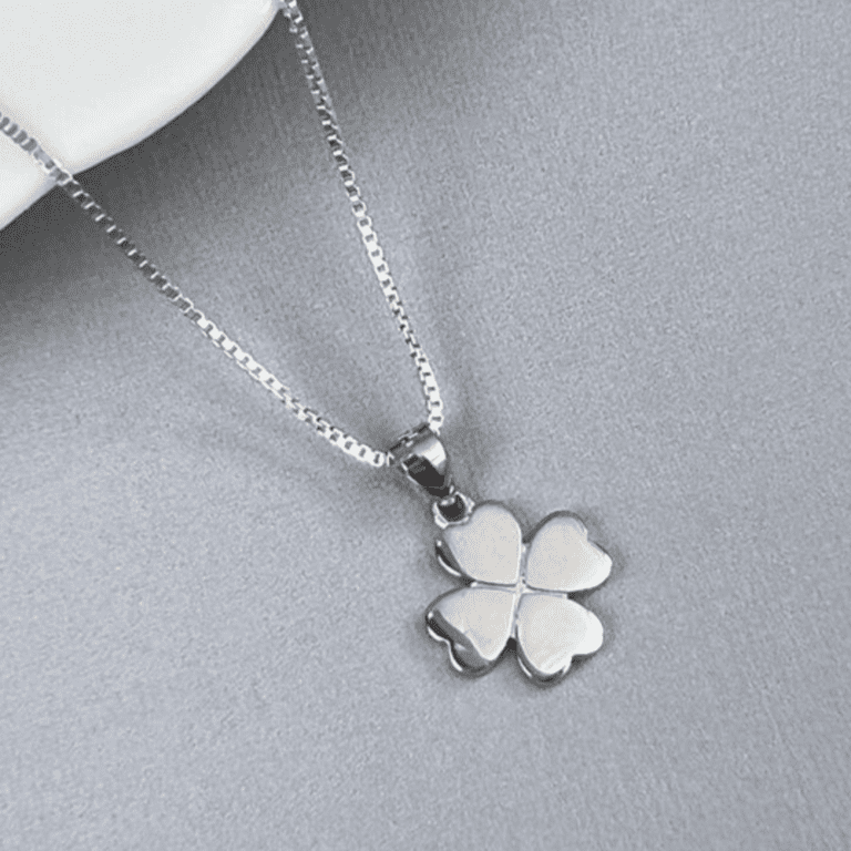 Charm cỏ 4 lá: kết nối yêu thương và may mắn