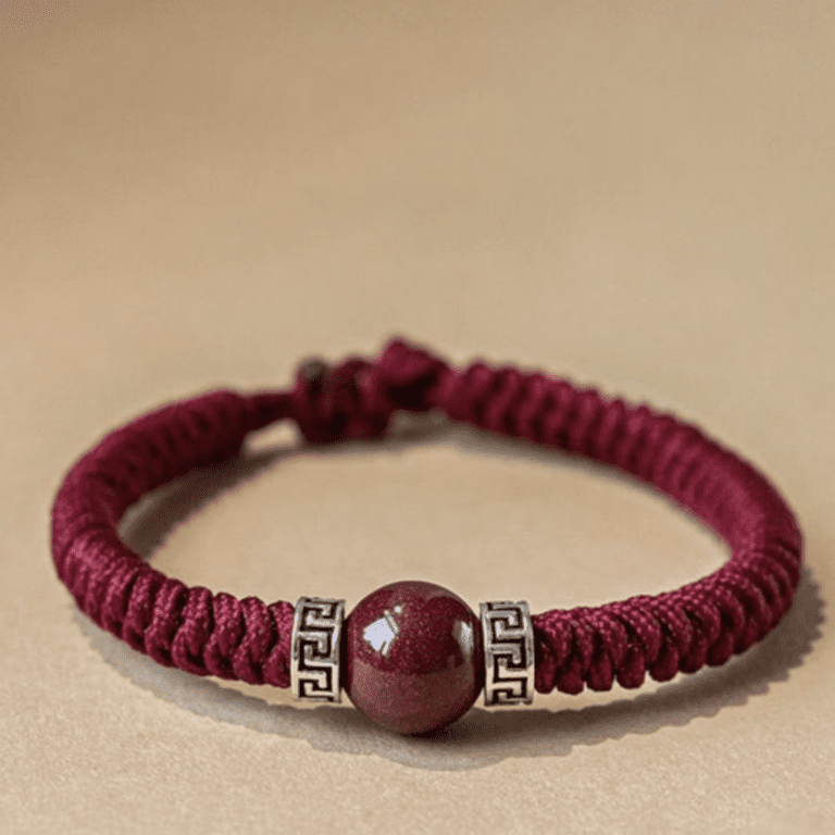 Vòng charm mệnh hỏa: sức mạnh phong thủy từ charm đá tự nhiên