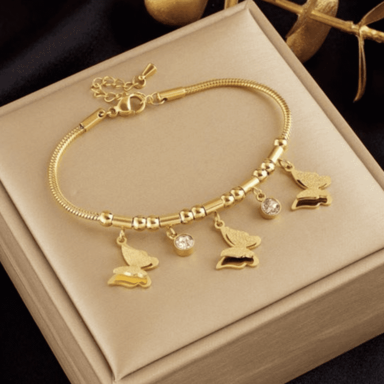 Vòng tay charm vàng 18k và ý nghĩa phong thủy trong cuộc sống