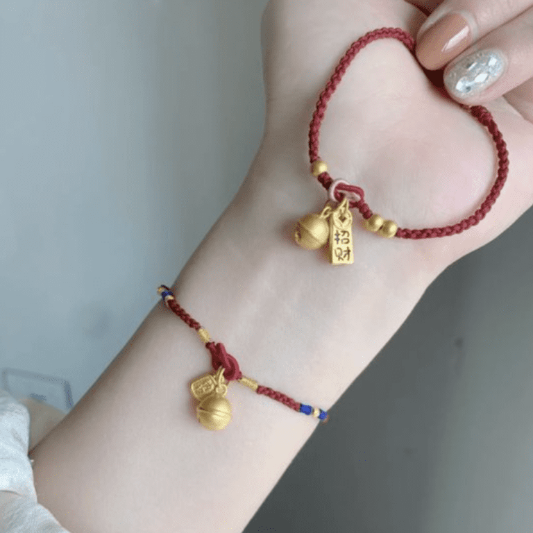 Vòng phong thủy charm vàng 24K: bí quyết thu hút tài lộc và bình an