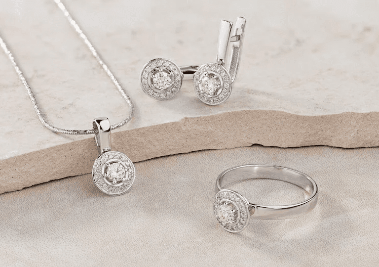 Bộ trang sức cho người lớn tuổi tạo thêm động lực để sống vui khỏe mỗi ngày