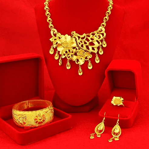 Bộ trang sức vàng 9999 thể hiện gu thẩm mỹ và sự sang trọng