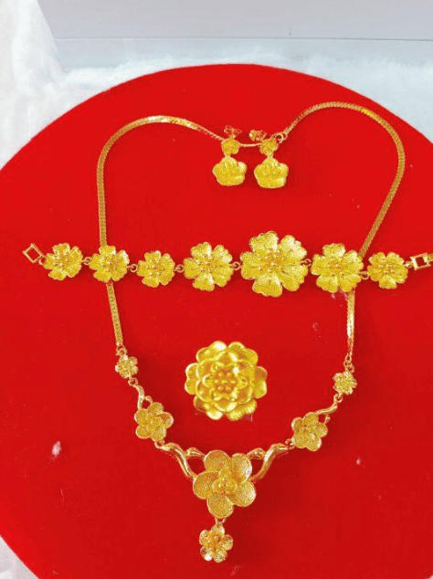 Bộ trang sức vàng 9999 thể hiện gu thẩm mỹ và sự sang trọng