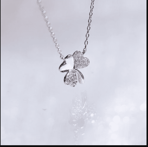 Dây chuyền cỏ 3 lá mang đến cho người đeo những điều tốt lành và may mắn 2