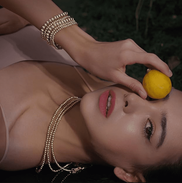 Dây chuyền vàng hạt tròn biểu tượng của sự tinh tế và phong cách sống của người phụ nữ hiện đại