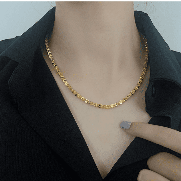 Dây chuyền xoắn đuôi phụng tượng trưng cho sự tái sinh và thịnh vượng