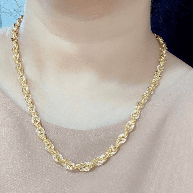 Dây chuyền xoắn đuôi phụng tượng trưng cho sự tái sinh và thịnh vượng