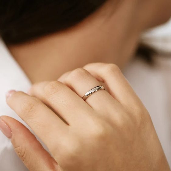 Lý do khiến nhẫn bạch kim trơn được yêu thích