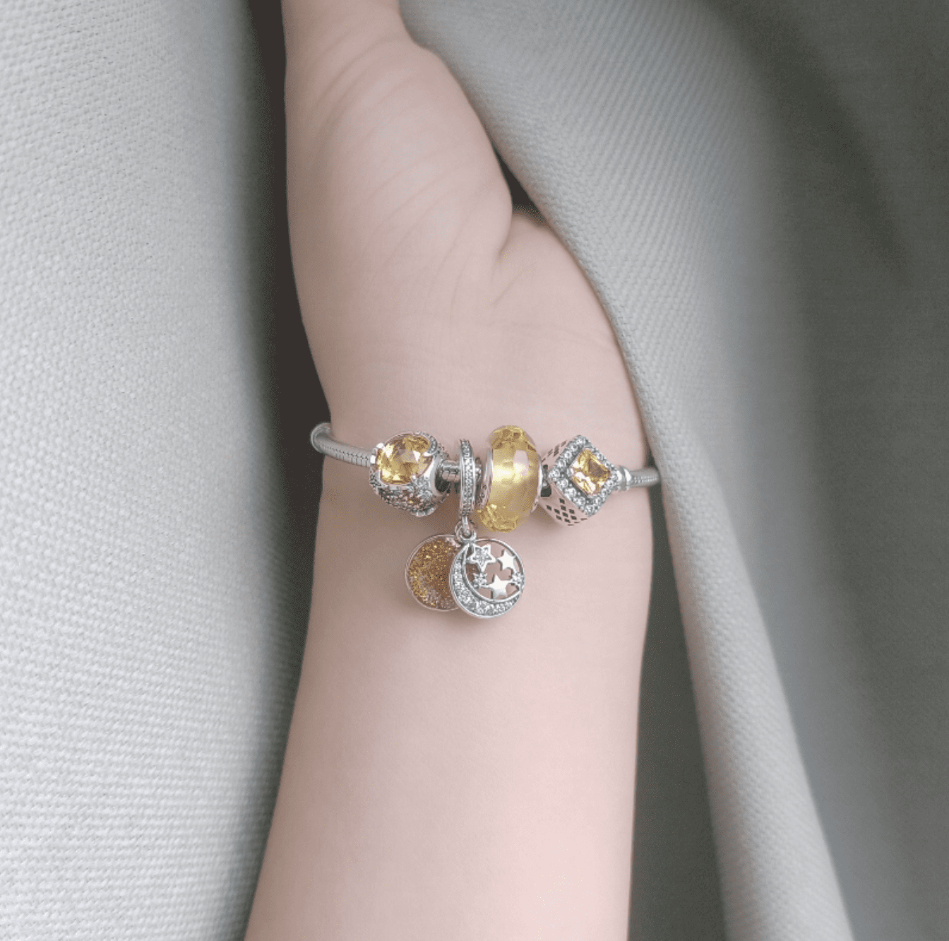 Vòng charm theo mệnh: phong thủy tích cực cho cuộc sống hạnh phúc
