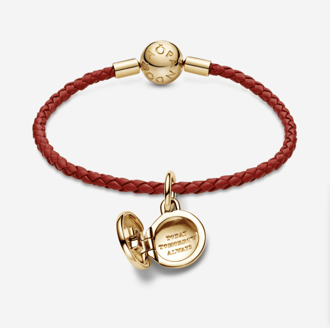 Cách mix & match vòng charm vàng ý để tỏa sáng mỗi ngày