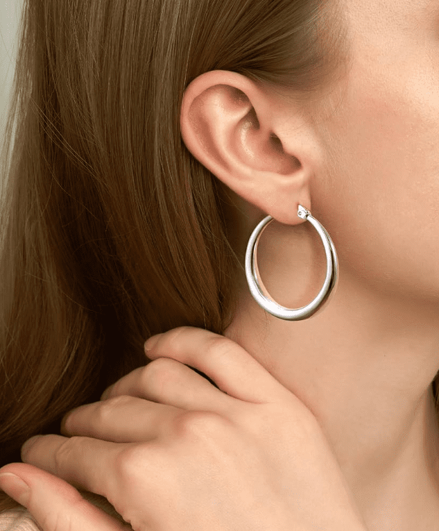 Bông tai bạc thật giá bao nhiêu và những yếu tố ảnh hưởng