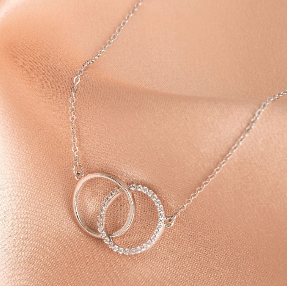 Làm thế nào để đánh bóng dây chuyền bạc chuẩn và hiệu quả