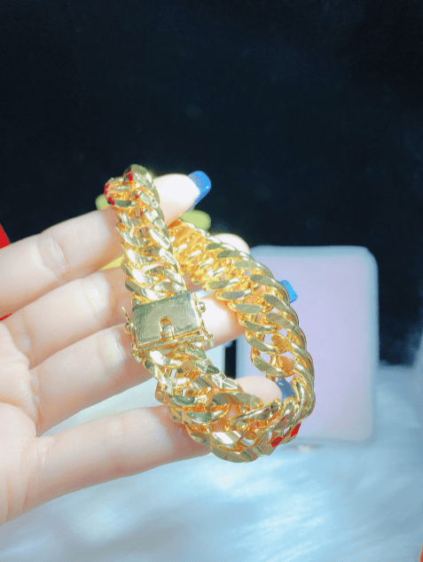 Lắc nam vàng 18k 5 chỉ tôn vinh vẻ đẹp và phong cách mạnh mẽ