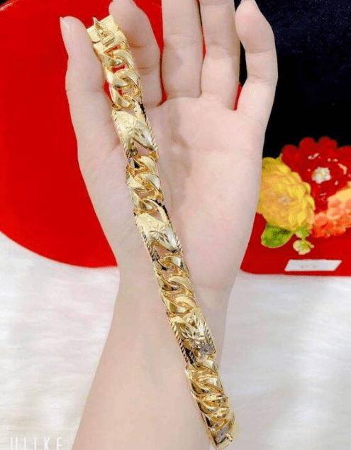 Lắc tay nam vàng 18k 3 chỉ thể hiện phong cách và đẳng cấp của người đeo