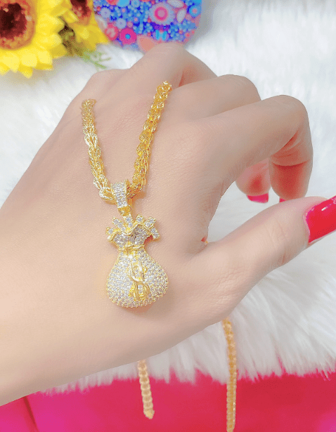 Mặt dây chuyền hình túi tiền thể hiện sự thịnh vượng, giàu có và may mắn