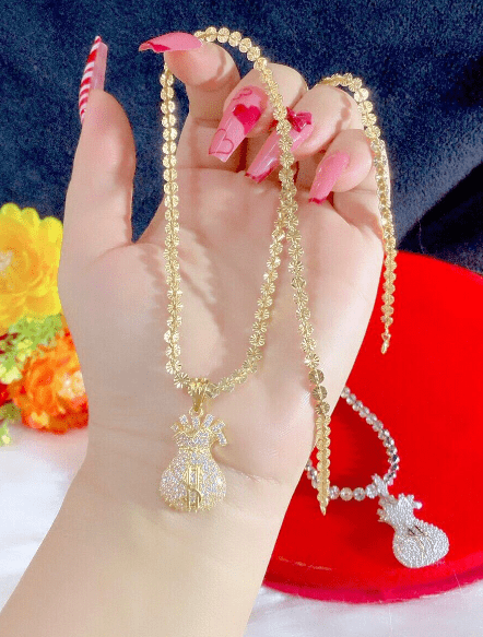 Mặt dây chuyền hình túi tiền thể hiện sự thịnh vượng, giàu có và may mắn