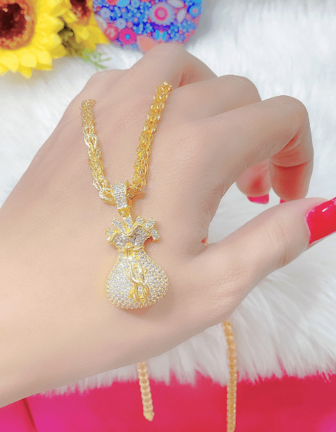 Mặt dây chuyền hình túi tiền thể hiện sự thịnh vượng, giàu có và may mắn