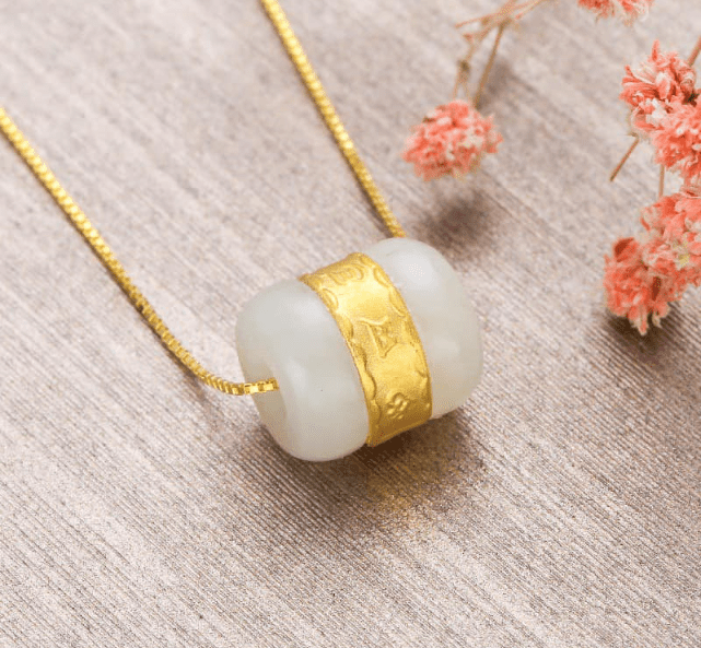 Mặt dây chuyền lu thống mang lại may mắn và bình an cho người sở hữu
