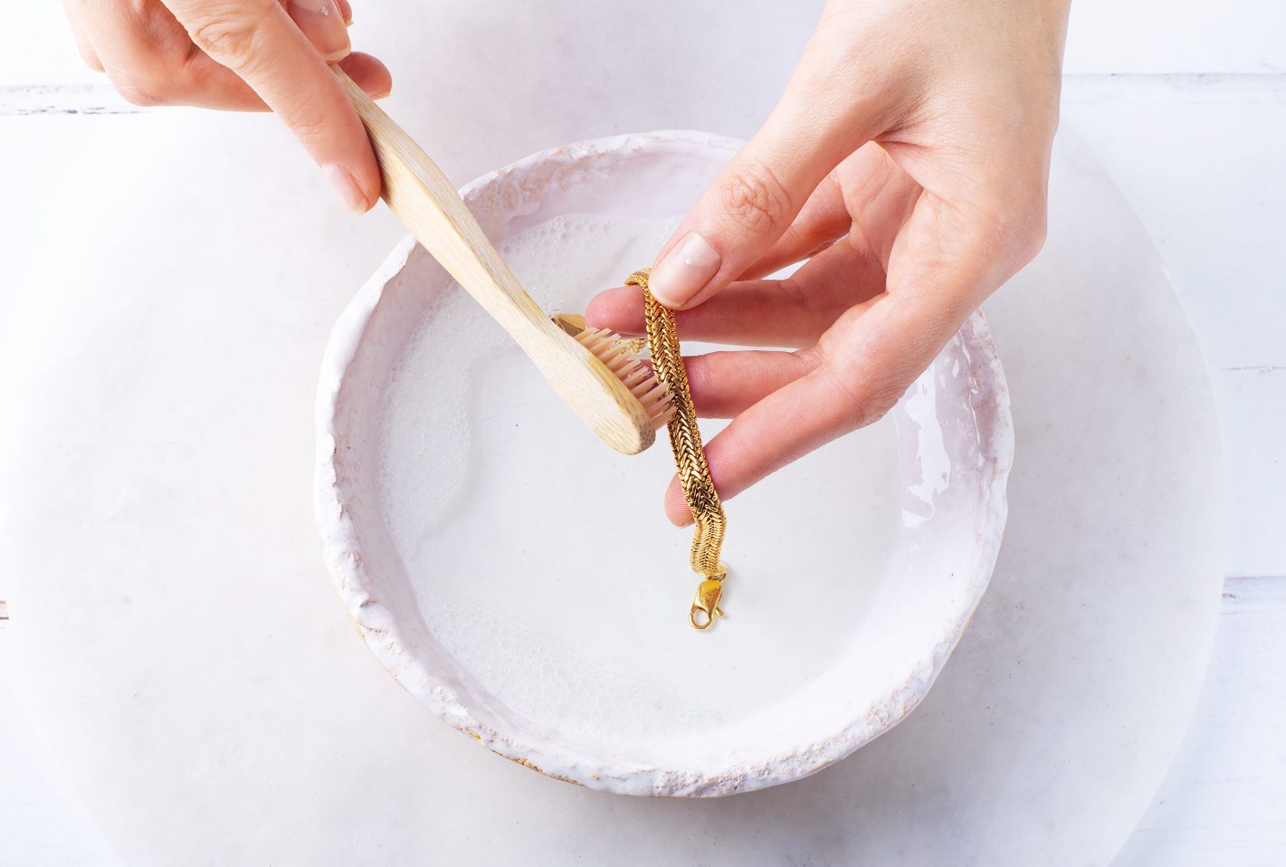 Vệ sinh trang sức vàng bao lâu 1 lần? Lời khuyên từ chuyên gia