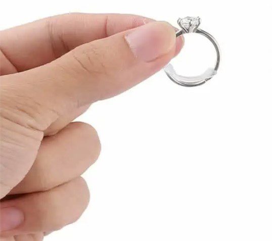 Cách khắc phục khi đeo nhẫn bị rộng ngay tại nhà