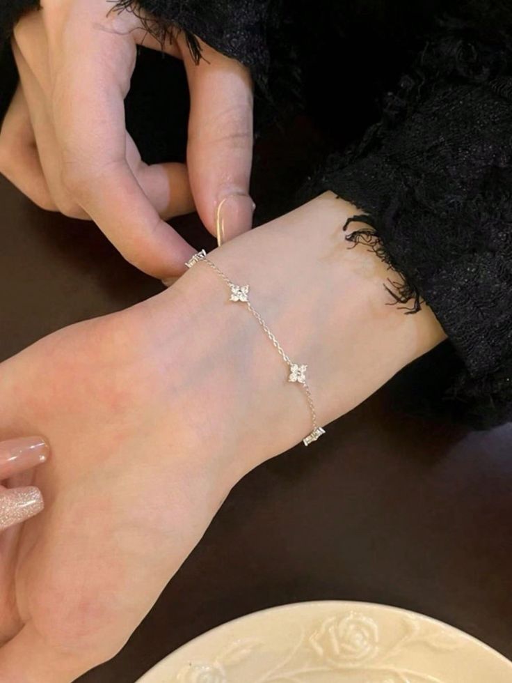 Chọn quà tặng bạn gái phù hợp